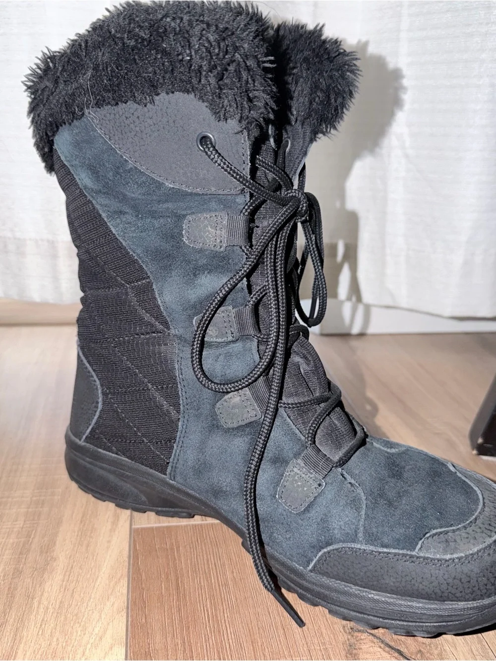 Columbia Black Women's Winter Lace-Up Faux Fur Cuff Boots